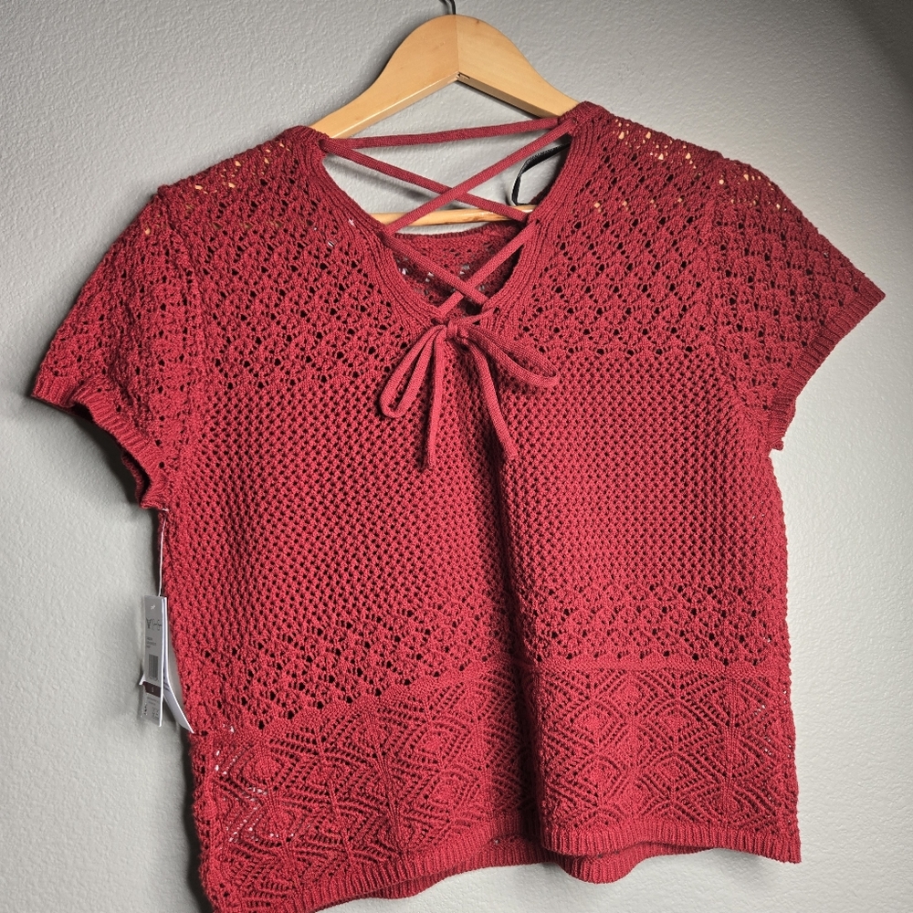 Jessica Simpson Textured Red Short Sleeve Top - Picture 8 of 11